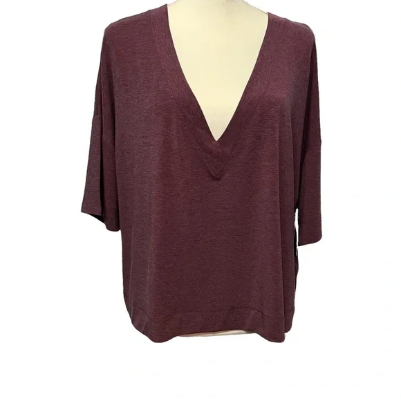 GAP FIT (NWT) DRY WICKING ATHLETIC TOP SIZE LARGE - Picture 3 of 9